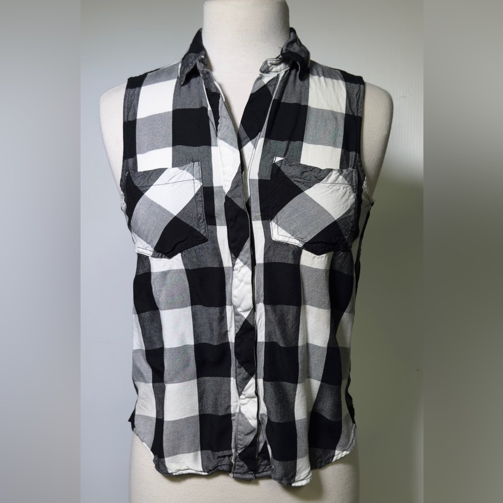 Kismet Sleevless Button Down
